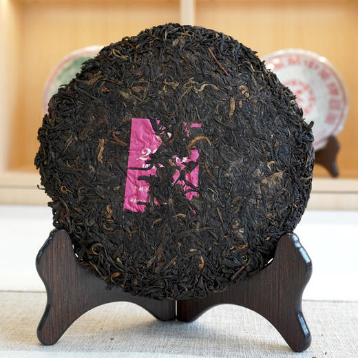 精选10年陈优质老原料 2013年下关茶厂飞台号老生茶  条索深色年份足  高品质纸箱装批次 干仓真品好口感 商品图5