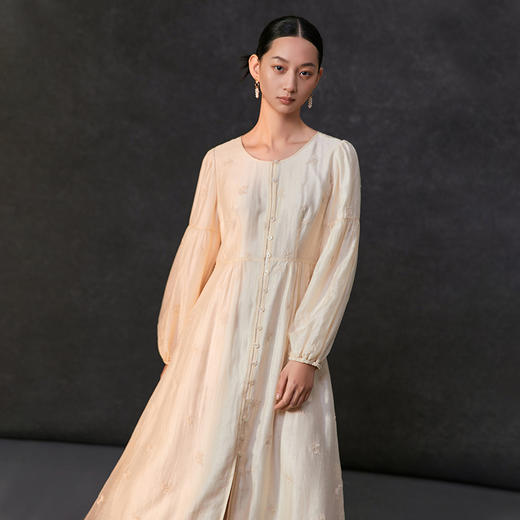 Famecoco重工绣花高腰气质天丝连衣裙女正肩长袖长裙FAC1FA013 商品图3