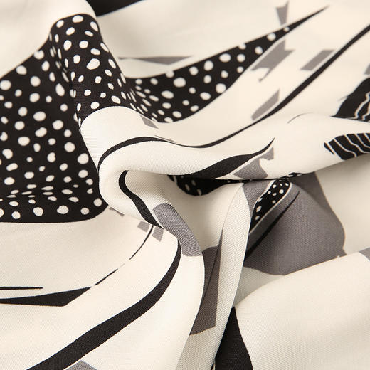 VIMAGE纬漫纪夏季新款洋气时尚收腰显瘦露腰无袖印花连衣裙V2107759 商品图4