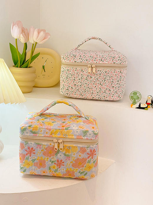 新款高颜值网红化妆包，大容量便携收纳，学生午餐保温袋！萌趣碎花配上简约设计，每天喜欢你！ 商品图4