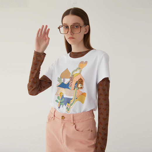 谜底2024夏季新款圆领特色印花T恤短袖女修身绣花上衣女246MT7051 商品图1