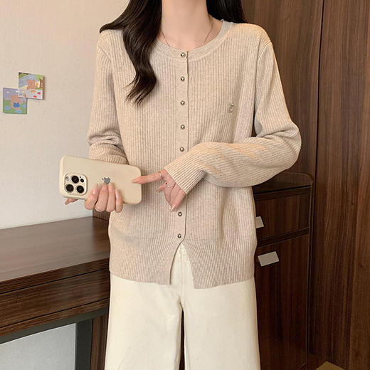 大码女装2025春季新款圆领胖MM气质正肩下摆开叉毛针织开衫女 商品图3