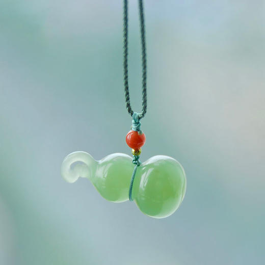 【经典】和田玉小葫芦吊坠 质地细腻 简约百搭 水润光滑 手感舒适 商品图2