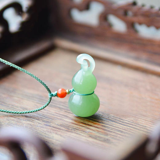 【经典】和田玉小葫芦吊坠 质地细腻 简约百搭 水润光滑 手感舒适 商品图1