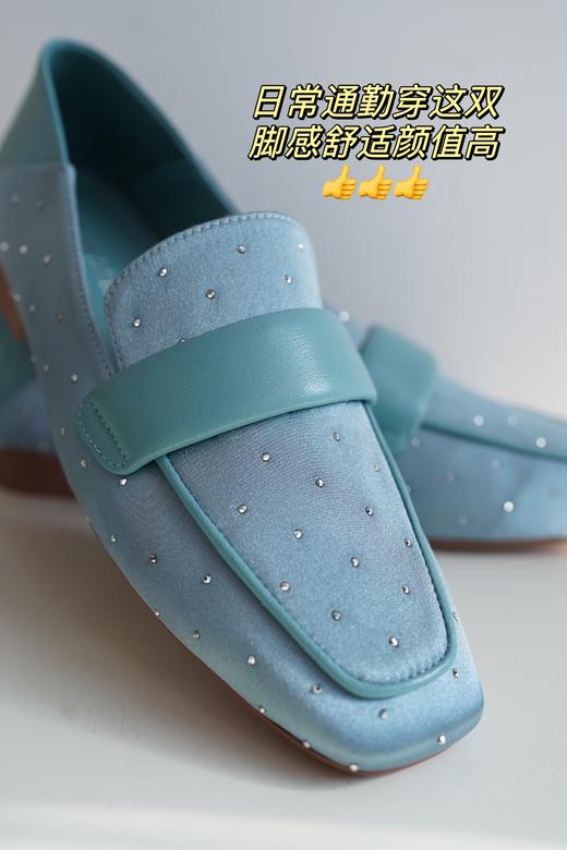 一款两穿波点BlingBling烫钻弹力色丁乐福鞋 里垫小羊皮 细腻柔滑透气好 优雅特别 DA牌轻奢感 耐磨舒适好走 平跟优雅知性 开车上班百搭舒适通勤 双色可选 商品图3