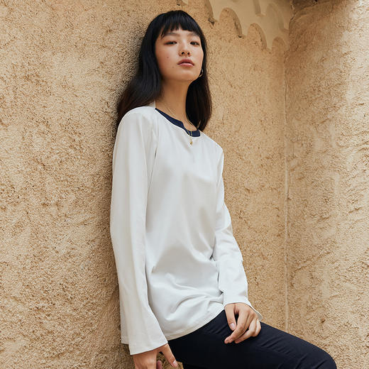 IN AND ON长绒棉撞色一字领长袖T恤女设计感百搭上衣53566 商品图3