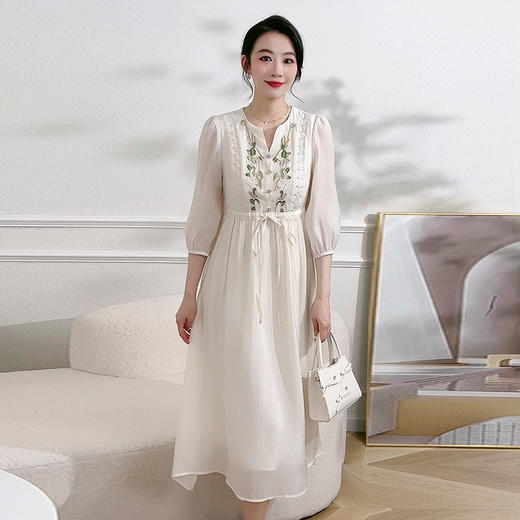 QYMXQD-58A9121-L-2024年春夏款中长款洋气绣花连衣裙七分袖优雅时尚修身显瘦裙子女 商品图2