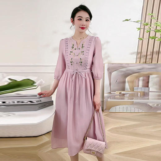 QYMXQD-58A9121-L-2024年春夏款中长款洋气绣花连衣裙七分袖优雅时尚修身显瘦裙子女 商品图3