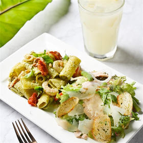 季节色拉双拼套餐 Chicken Caesar Salad & Pesto Shrimp Pasta Salad