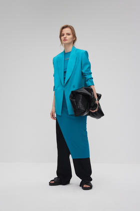 廓形轻薄中长款西服