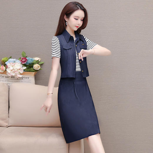 QYMOMS-YQA417-L-2024年夏款中长款条纹短袖拼接时尚连衣裙POLO领显瘦假两件A字裙 商品图2