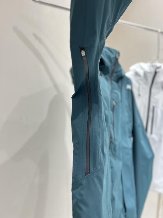 点此购买 HH男女防暴雨户外登山服硬壳冲锋衣 DD 282616 商品图14