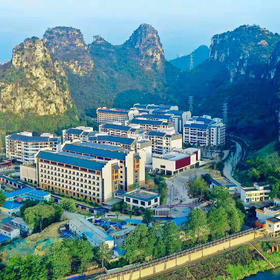 【可积分抵扣50元/人】【紫荆花之城旅居】￥899起/单人5晚/7晚/10晚 -- 广西柳州白云颐养中心山水秘境旅居，2人起订，坐落城市中心，柳州首家大型高品质康养综合体，柳州市职工疗休养示范基地！