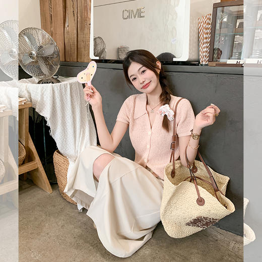 <曾小咸推荐>【心动尤莉】针织衫+杏色半身裙 商品图1