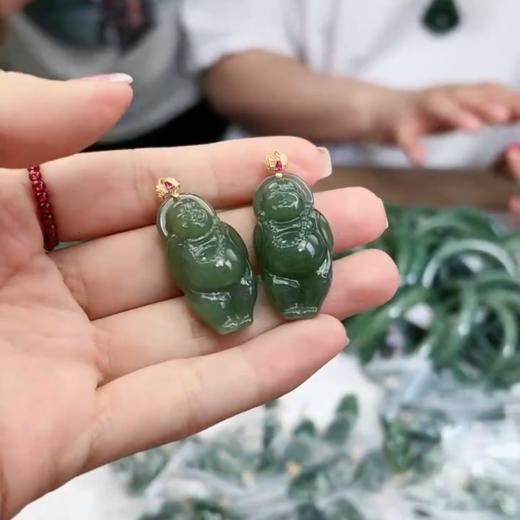 18K和田玉站佛吊坠 商品图0