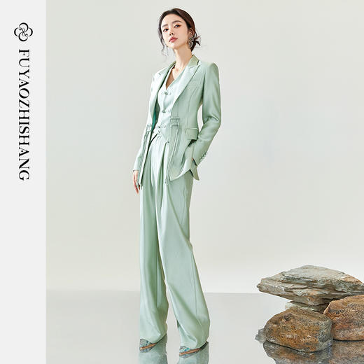 FUYAO扶摇 中国风盘扣绿色西装外套两件套女春高级感休闲时尚套装 商品图3
