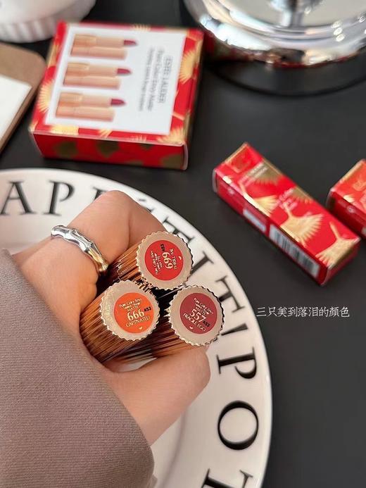 【品牌授权】雅诗兰黛绝色倾慕唇膏三件套 雅诗兰黛百褶小金管  限量版口红礼盒三大绝美色号#丝绒557红棕探戈#丝绒666迷橘曼波#丝绒699蓝调正红 商品图6