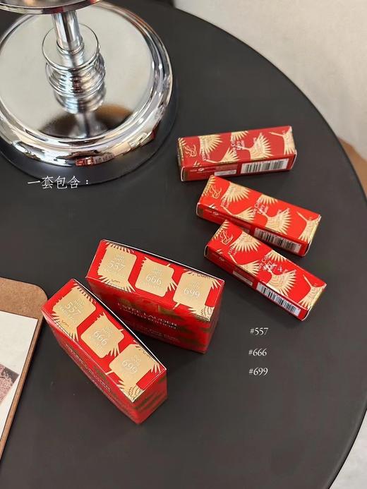 【品牌授权】雅诗兰黛绝色倾慕唇膏三件套 雅诗兰黛百褶小金管  限量版口红礼盒三大绝美色号#丝绒557红棕探戈#丝绒666迷橘曼波#丝绒699蓝调正红 商品图3