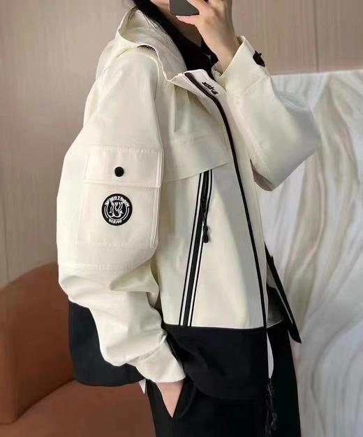 带帽后字母拼布撞色拉链外套 9521010017 商品图3