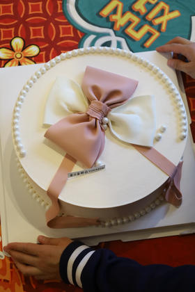 双色珍珠蝴蝶结（图为10寸）