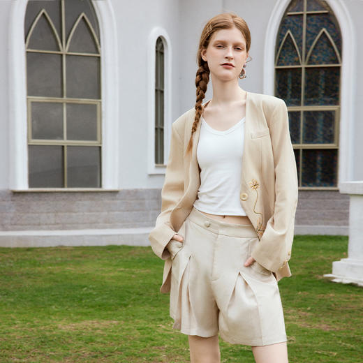 两三事天空之境夏季新款简约纽扣装饰高腰短裤女 商品图4