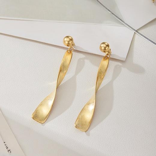 Oflye潮流饰品 欧美时尚长款金色耳环女气质百搭显脸瘦耳钉小众耳饰新款配饰 商品图3