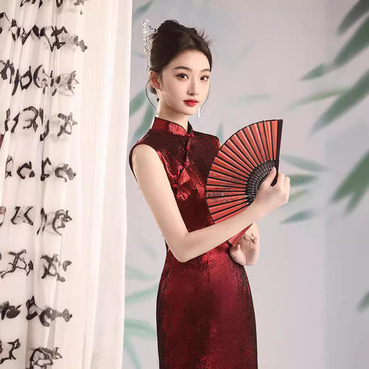 时尚改良国风，亮丝缎无袖走秀订婚日常演出服旗袍XL-24080 商品图3