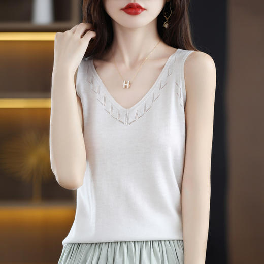 福利款~丁摩羊毛混纺新款女v领短款小众设计修身镂空宽吊带打底针织背心ALQT4-103 商品图2
