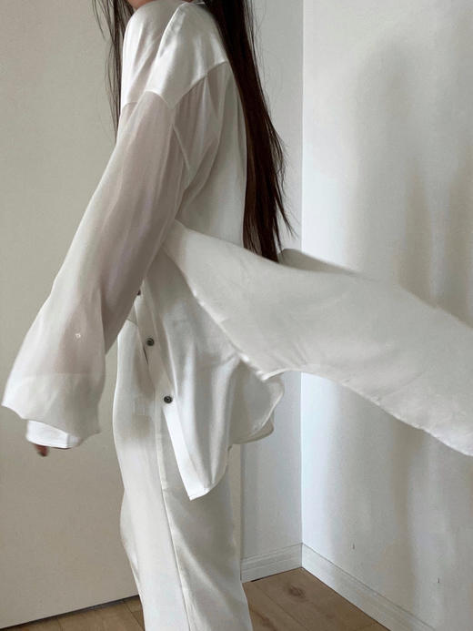 TU｜C04SS24-BL01 短款拼接衬衫 [ 黑涤纶 / 白真丝 ] 商品图7