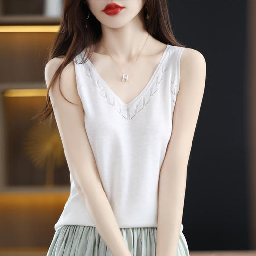 福利款~丁摩羊毛混纺新款女v领短款小众设计修身镂空宽吊带打底针织背心ALQT4-103 商品图11