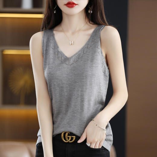 福利款~丁摩羊毛混纺新款女v领短款小众设计修身镂空宽吊带打底针织背心ALQT4-103 商品图9