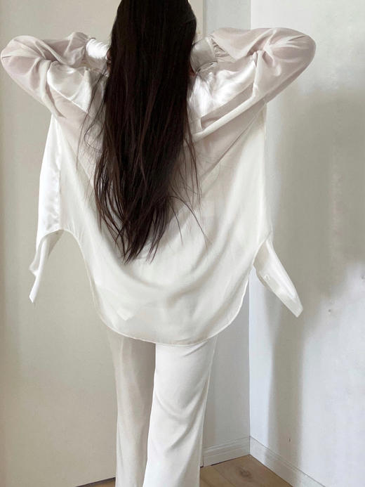 TU｜C04SS24-BL01 短款拼接衬衫 [ 黑涤纶 / 白真丝 ] 商品图2