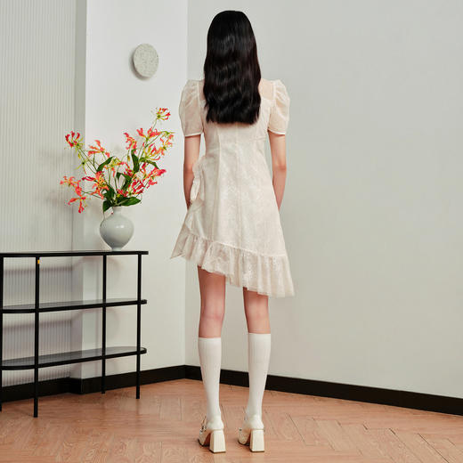 MAXRIENY复古宫廷风米色亮片蕾丝拼接连衣裙23新款夏日浪漫小白裙MS88DR339A20 商品图3