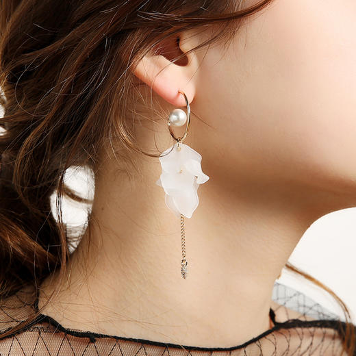 925银针韩版时尚清新白色花瓣长款耳坠H1112 商品图1
