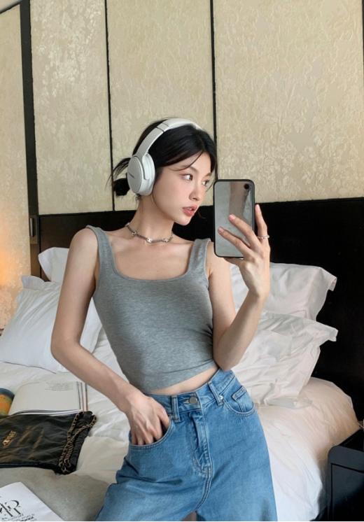 🌿【交叉露背背心】☑自带胸垫，💦一体式内衣背心！☑内里托胸设计！💥不压胸，不下垂！☑方形U领设计，💗显瘦遮副乳 商品图1