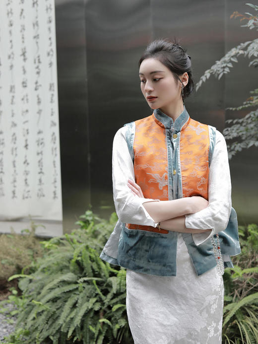 微瑕秒杀| 盛唐牡丹 |闲云野鹤宋锦配丝绒马甲[特价品](特殊商品不退不换) 商品图0