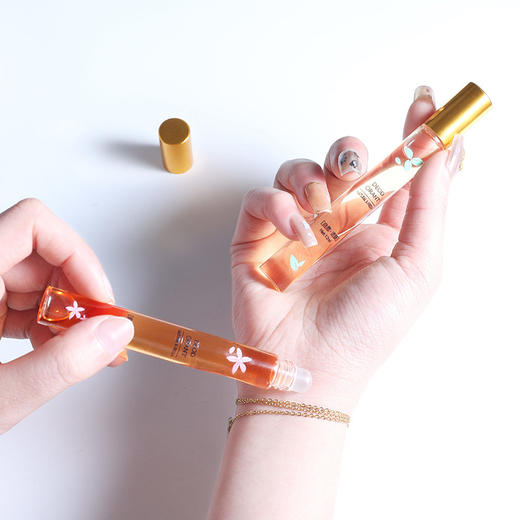 【“滚一滚”去异味无尴尬！】香体露净味滚珠香水12ml，反转巴黎走珠腋下，事后清晨清新花果香，沁润身心，香味持久！ 商品图2