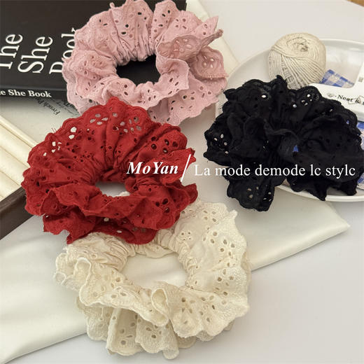 【超显脸小法式复古氛围感发圈】网红刺绣镂空蕾丝大肠发圈，重工刺绣镂空花纹荷叶边头花发饰发绳QQ 商品图3