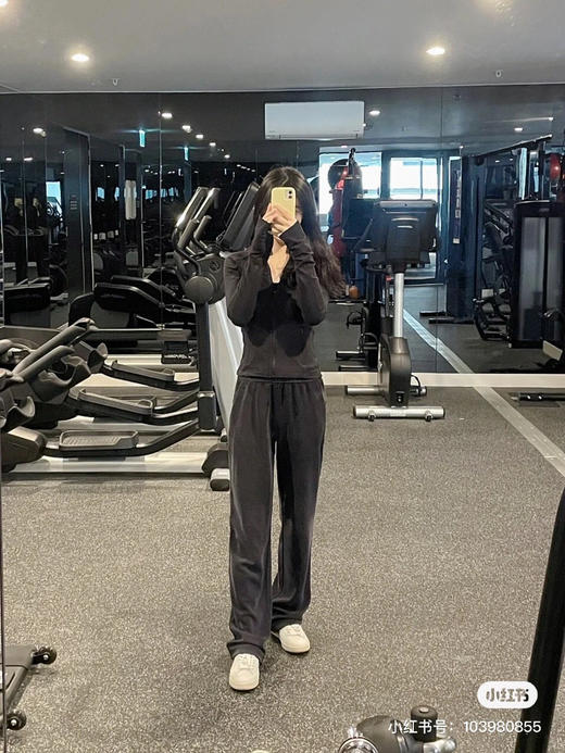 lu家王牌神裤！原价1080元！softstreme最火最难买的款了，新增米白色❗️原版面料质感绝了！超级无敌显瘦显腿长，穿上就爱了，修饰腿型第一名🥇 商品图8