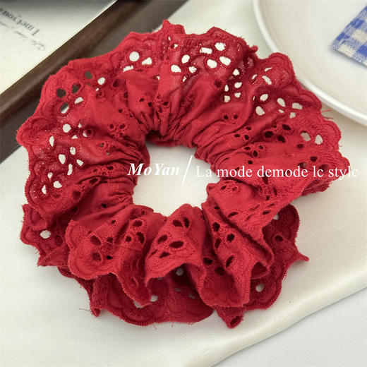 【超显脸小法式复古氛围感发圈】网红刺绣镂空蕾丝大肠发圈，重工刺绣镂空花纹荷叶边头花发饰发绳QQ 商品图7