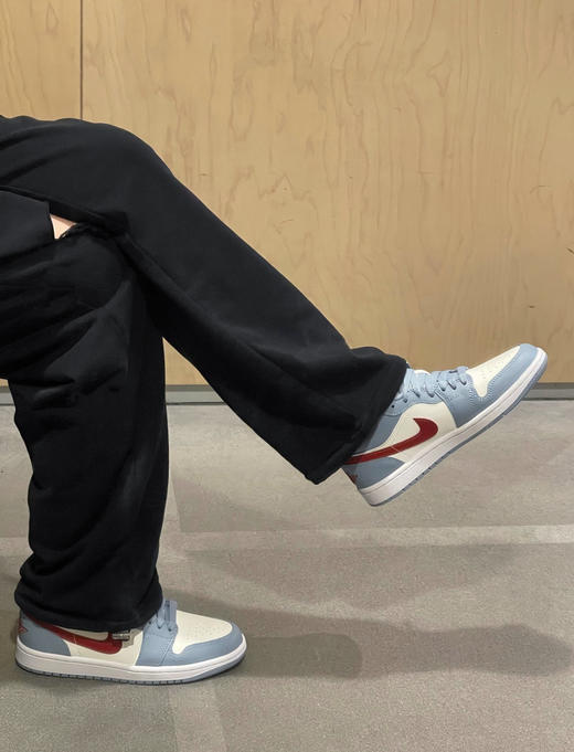 已经忍不住期待夏天了~Air Jordan AJ1 Low减震低帮篮球鞋女款 四季百搭的低帮版型 干净简约小清新配色 一眼就爱上！ 商品图4