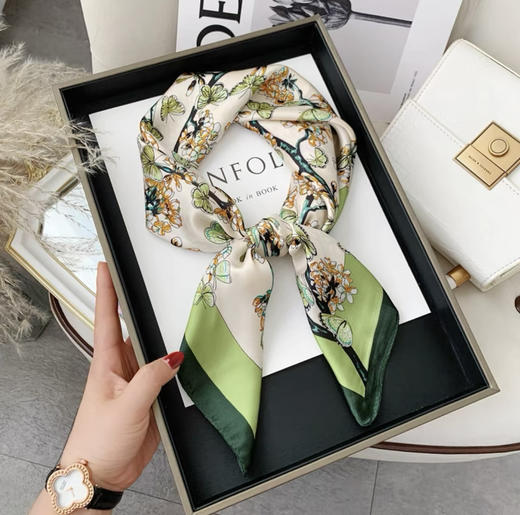 【礼迎泰康】鑫彩之云胸花丝巾扣+随机丝巾一条 商品图1