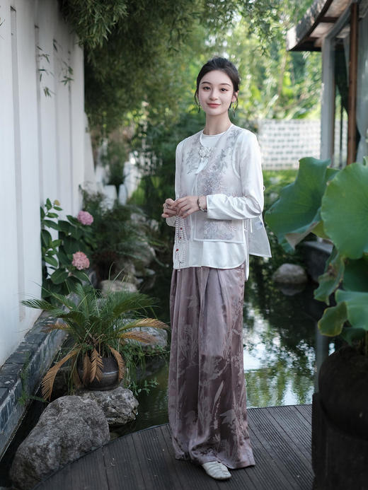 暂不上架|意大利进口蕾丝花扣马甲 商品图2