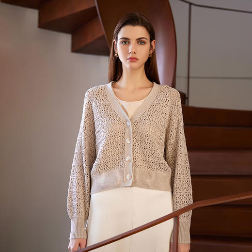 【棉麻V领镂空针织开衫】24年春夏新品女士时尚镂空透气短款针织小外套 商品图0