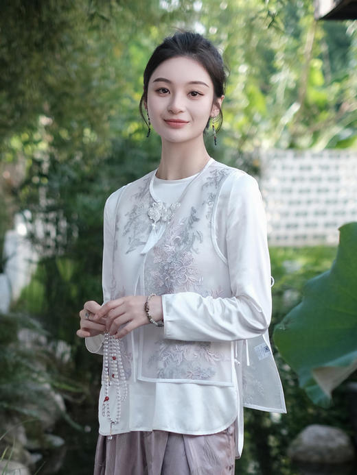 暂不上架|意大利进口蕾丝花扣马甲 商品图0