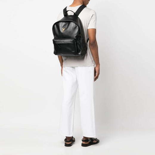 Giuseppe Zanotti 男士金属签名徽标皮革双肩包 黑色 IBU2001001 商品图3