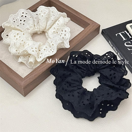 【超显脸小法式复古氛围感发圈】网红刺绣镂空蕾丝大肠发圈，重工刺绣镂空花纹荷叶边头花发饰发绳QQ 商品图0