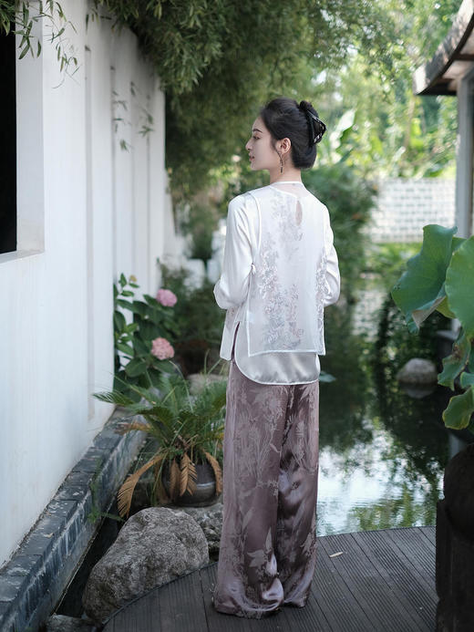 暂不上架|意大利进口蕾丝花扣马甲 商品图3