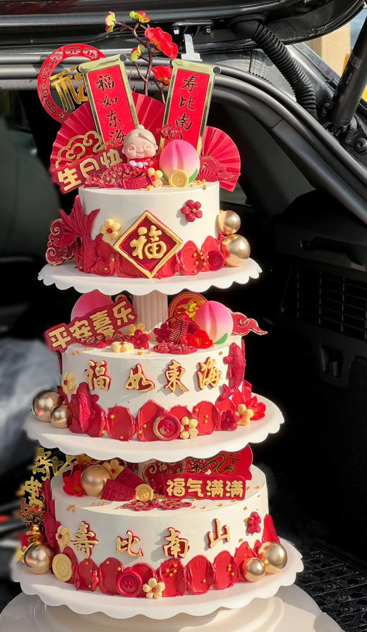 【三层寿星蛋糕】--寿星象征着幸福，吉利，长寿！下层可以换杯子蛋糕，款式可以定制的，可以加微信下单15089264130 商品图1
