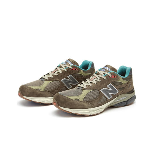 后悔没早点买~ New Balance 990v3 复古休闲跑步鞋 有着总统慢跑鞋之称 脚感很舒服 包裹性强 自重很轻！ 超经典的款式 一年四季 都可搭！ 商品图2